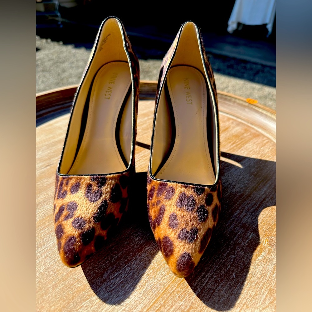 Like NEW! Gorgeous Nine West faux fur heels. Size 8
